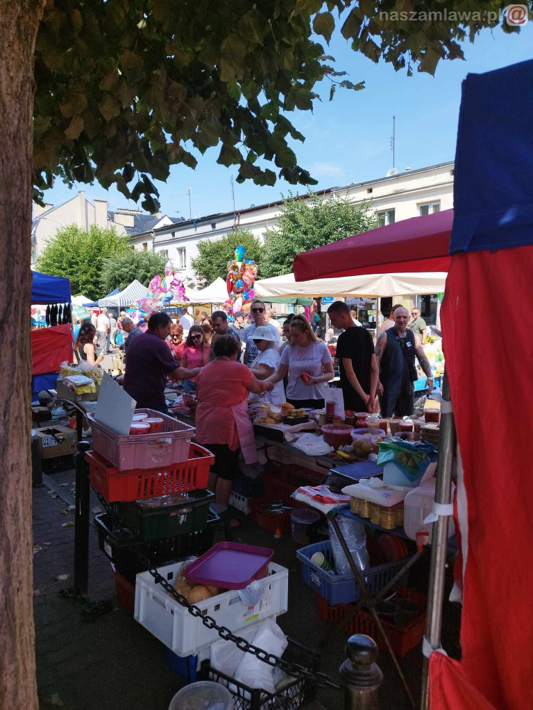 Mławski tort rozkrojony. Dni Mławy 2023