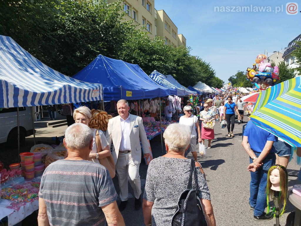 Mławski tort rozkrojony. Dni Mławy 2023
