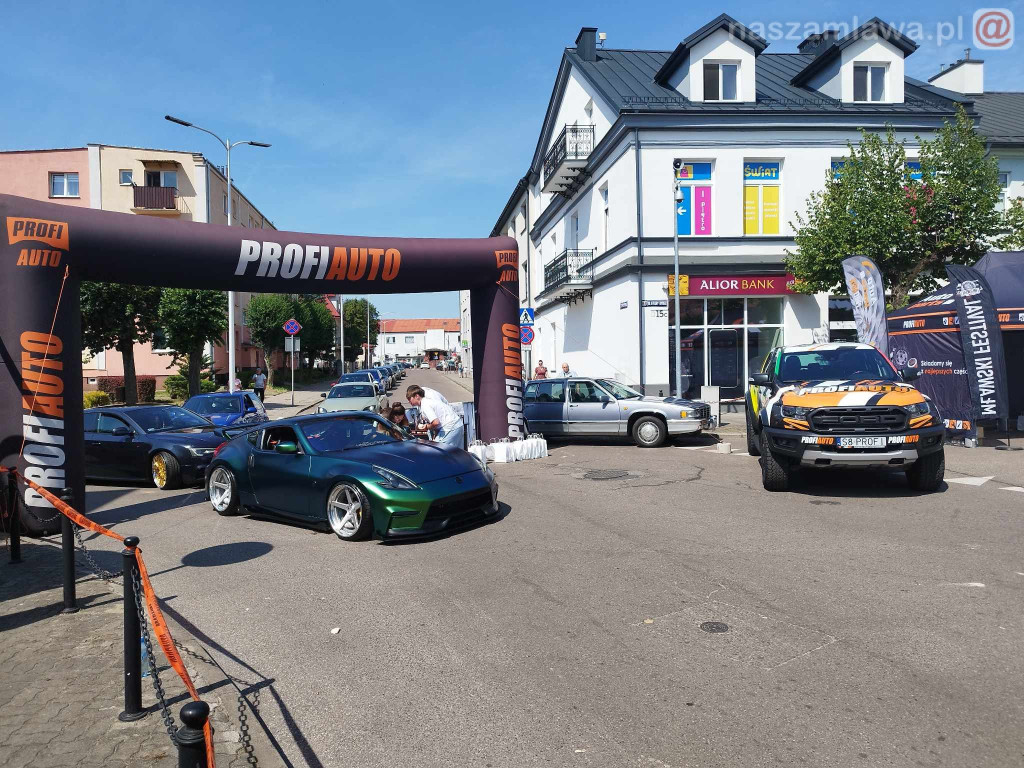 Mławski tort rozkrojony. Dni Mławy 2023