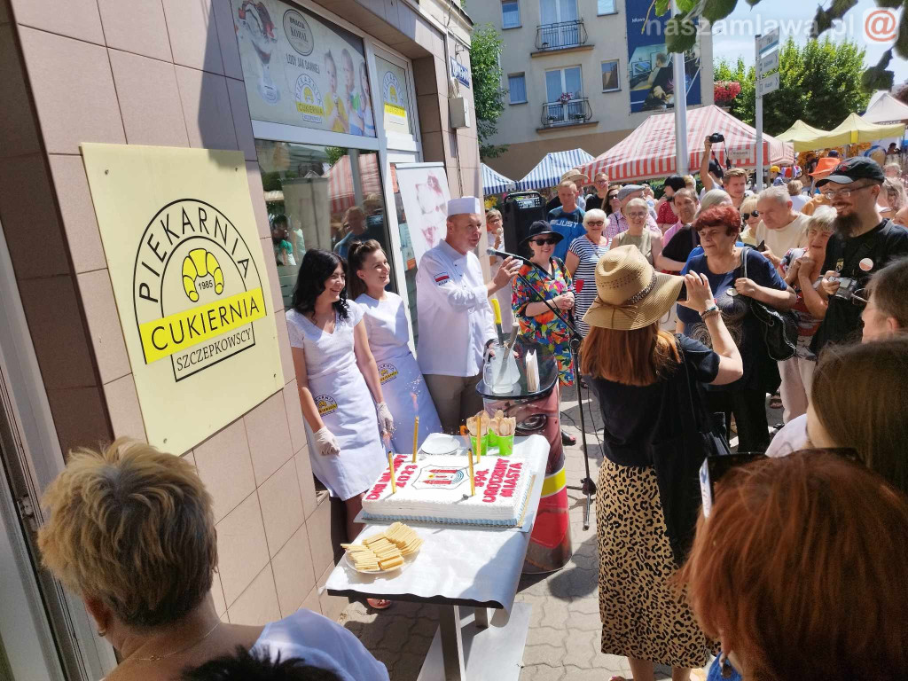Mławski tort rozkrojony. Dni Mławy 2023
