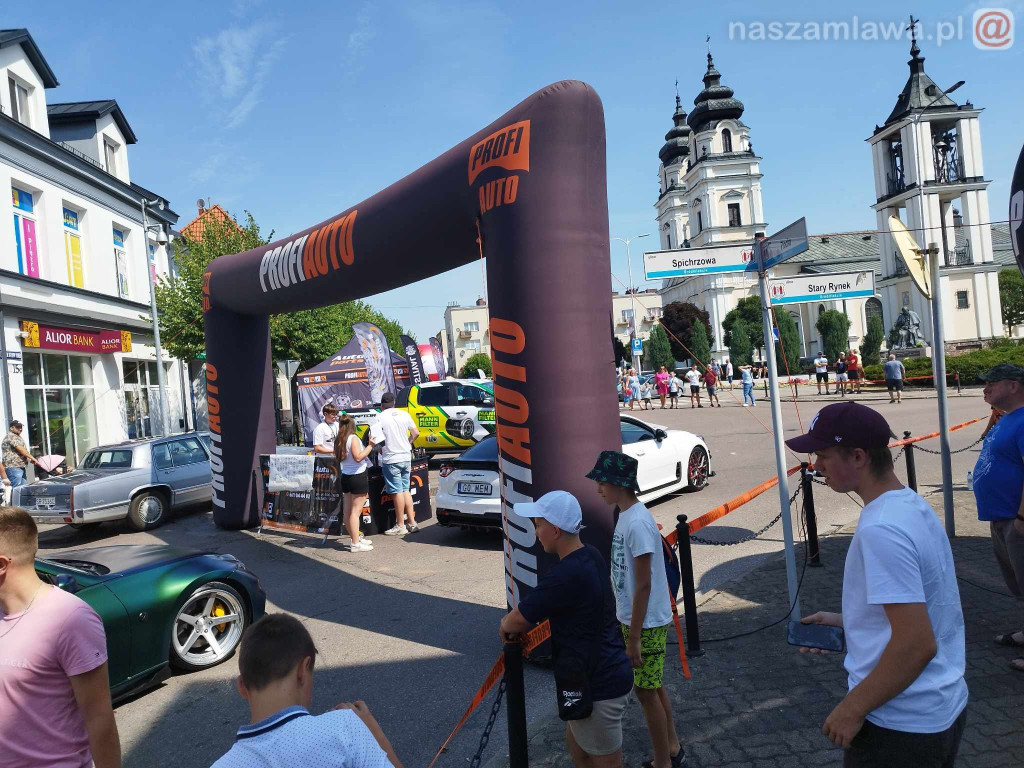 Mławski tort rozkrojony. Dni Mławy 2023