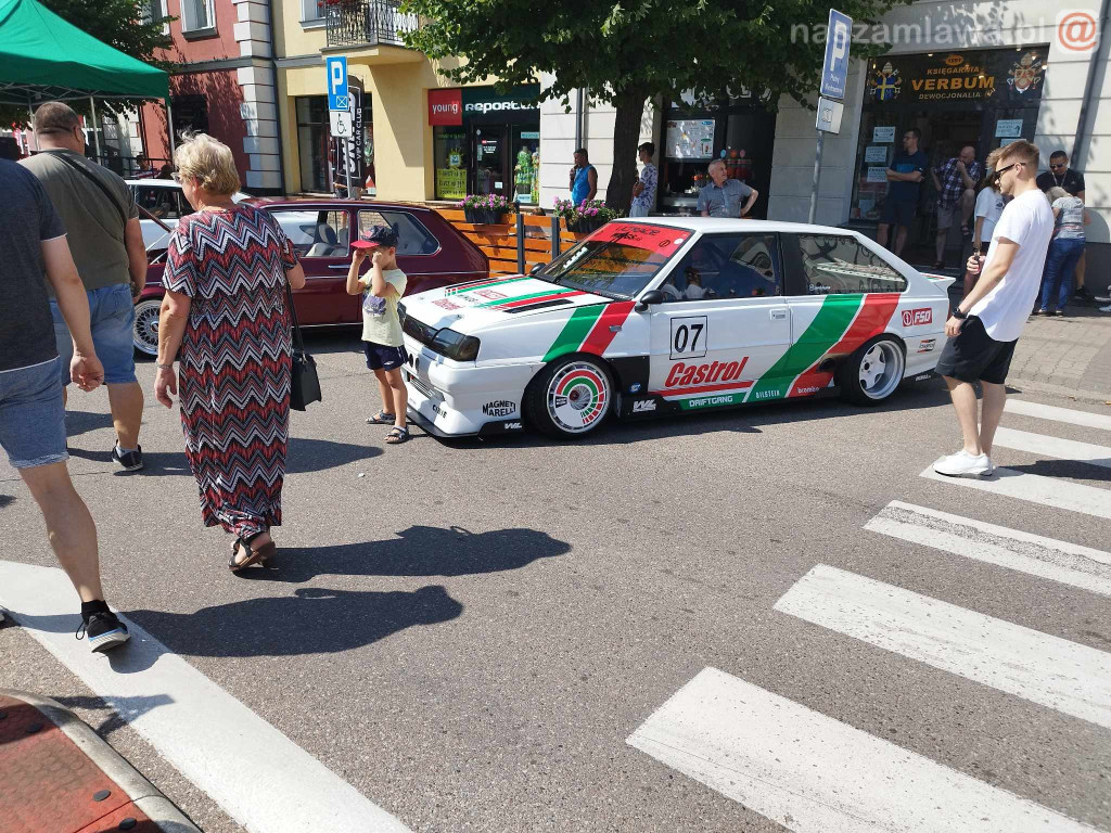 Mławski tort rozkrojony. Dni Mławy 2023