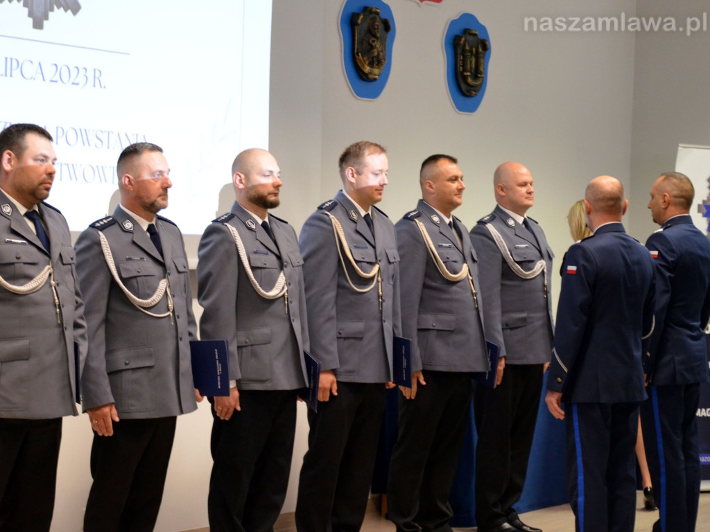 38 funkcjonariuszy z awansami [ZDJĘCIA]