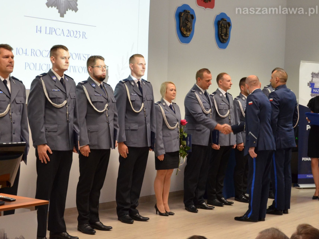 38 funkcjonariuszy z awansami [ZDJĘCIA]