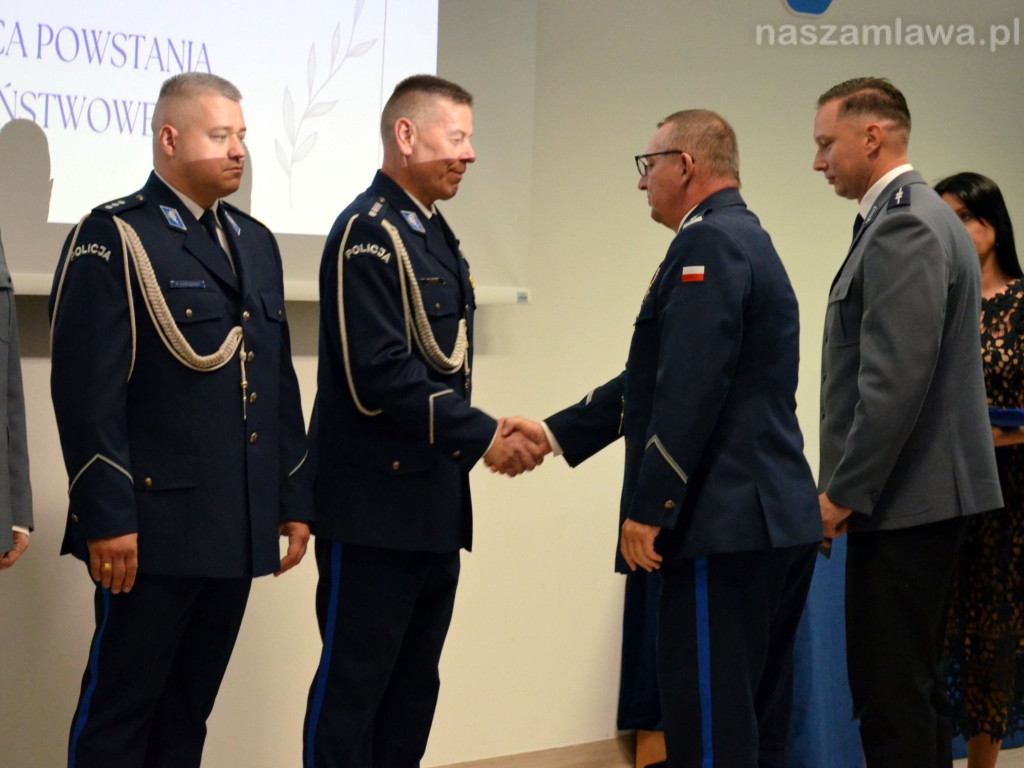 38 funkcjonariuszy z awansami [ZDJĘCIA]