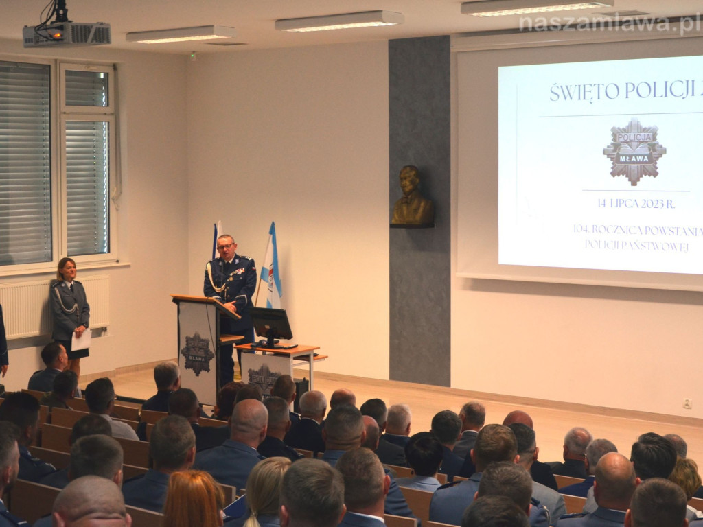 38 funkcjonariuszy z awansami [ZDJĘCIA]