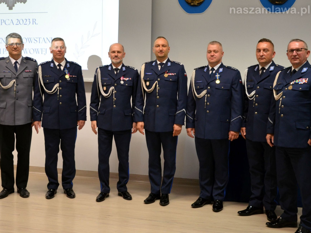 38 funkcjonariuszy z awansami [ZDJĘCIA]