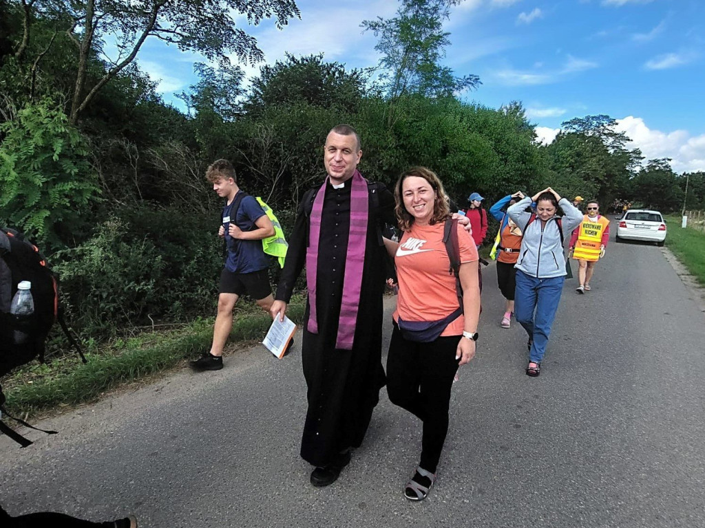 PIELGRZYMKA PŁOCKA. Grupa Miedziana idzie na Jasną Górę [FILMY]