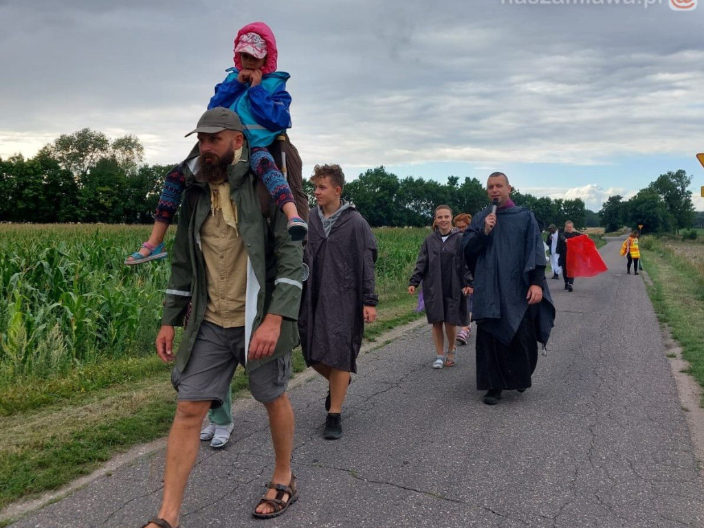 PIELGRZYMKA PŁOCKA. Grupa Miedziana idzie na Jasną Górę [FILMY]