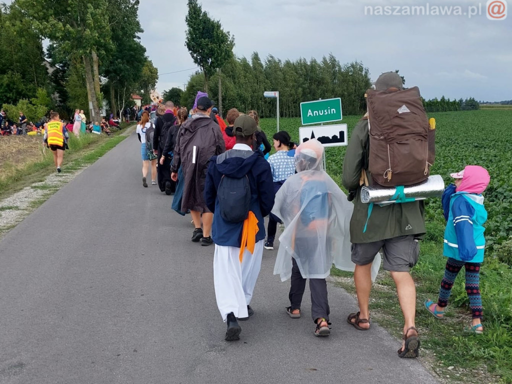 PIELGRZYMKA PŁOCKA. Grupa Miedziana idzie na Jasną Górę [FILMY]