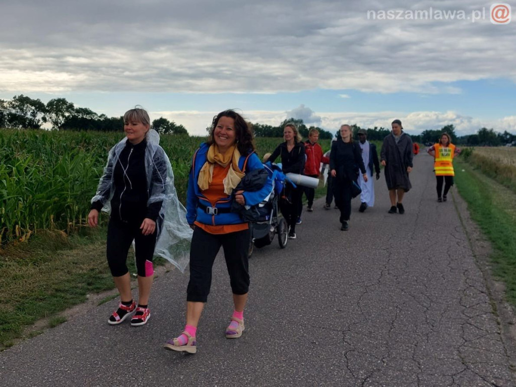 PIELGRZYMKA PŁOCKA. Grupa Miedziana idzie na Jasną Górę [FILMY]