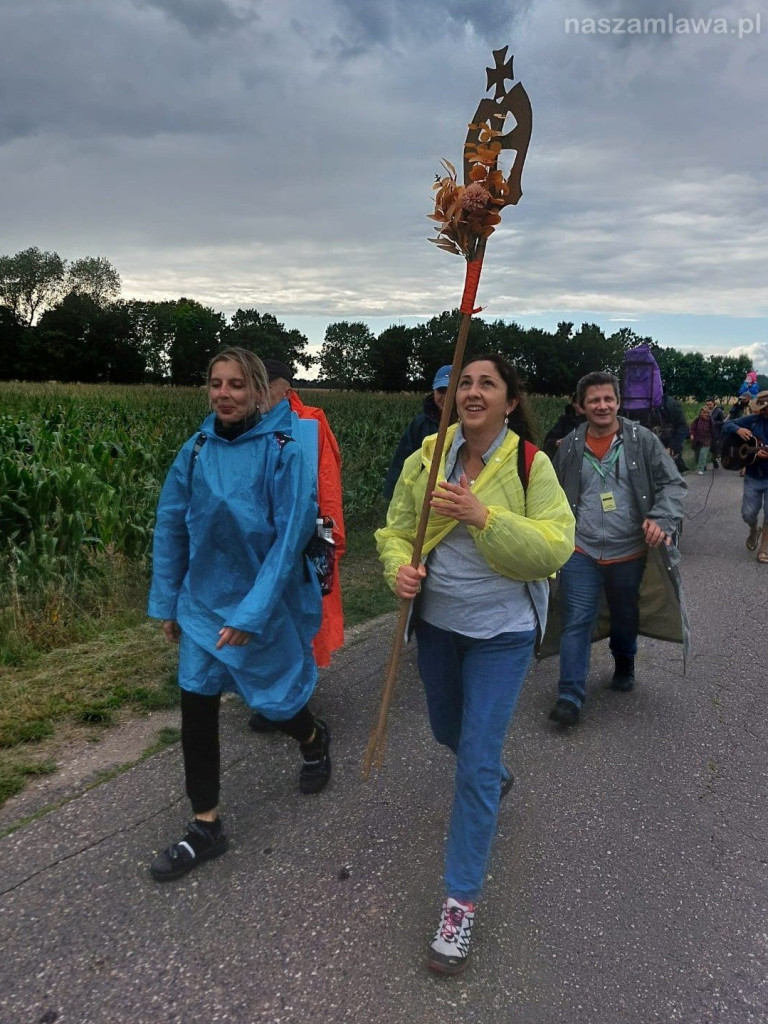 PIELGRZYMKA PŁOCKA. Grupa Miedziana idzie na Jasną Górę [FILMY]