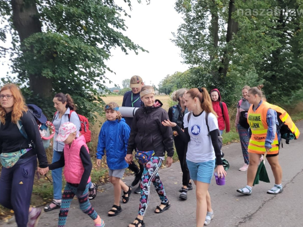 PIELGRZYMKA PŁOCKA. Grupa Miedziana idzie na Jasną Górę [FILMY]