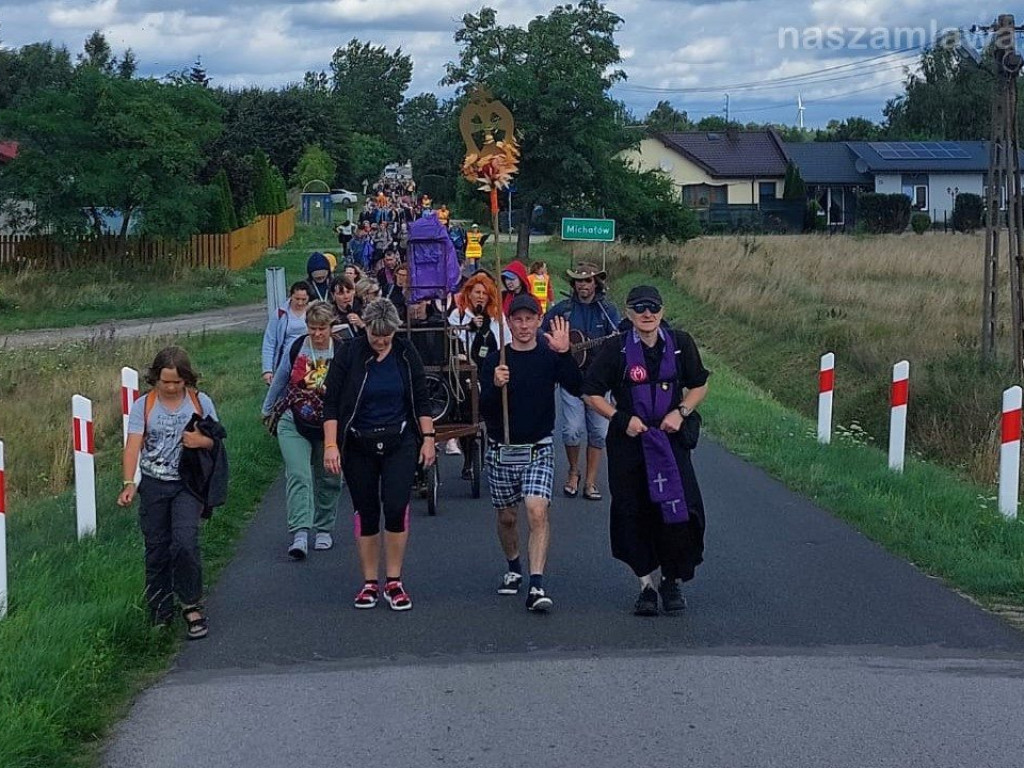 PIELGRZYMKA PŁOCKA. Grupa Miedziana idzie na Jasną Górę [FILMY]