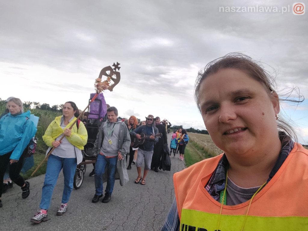 PIELGRZYMKA PŁOCKA. Grupa Miedziana idzie na Jasną Górę [FILMY]