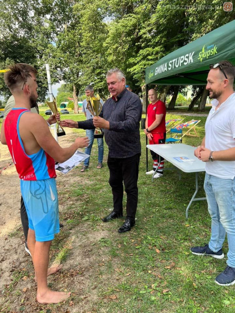 Pod siatką na piasku. Trumf w Stupsku, triumf w Rybnie