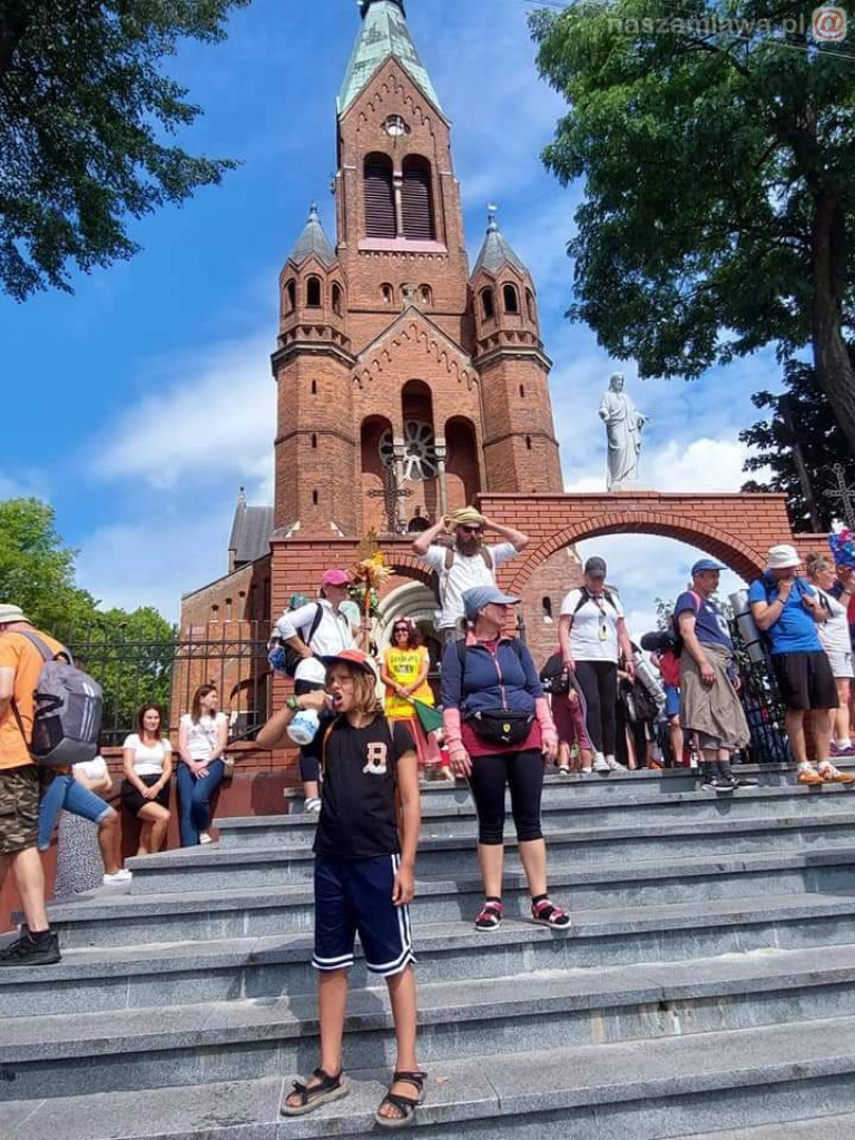 Pielgrzymi z Mławy na trasie Pielgrzymki Płockiej