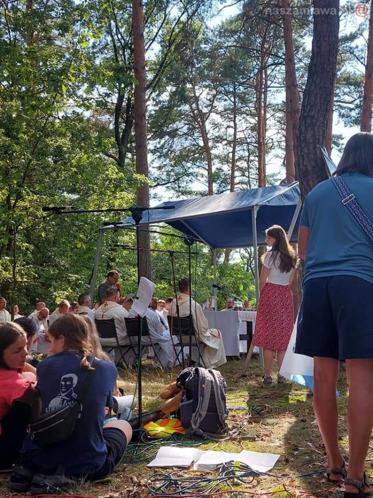 Pielgrzymi z Mławy na trasie Pielgrzymki Płockiej