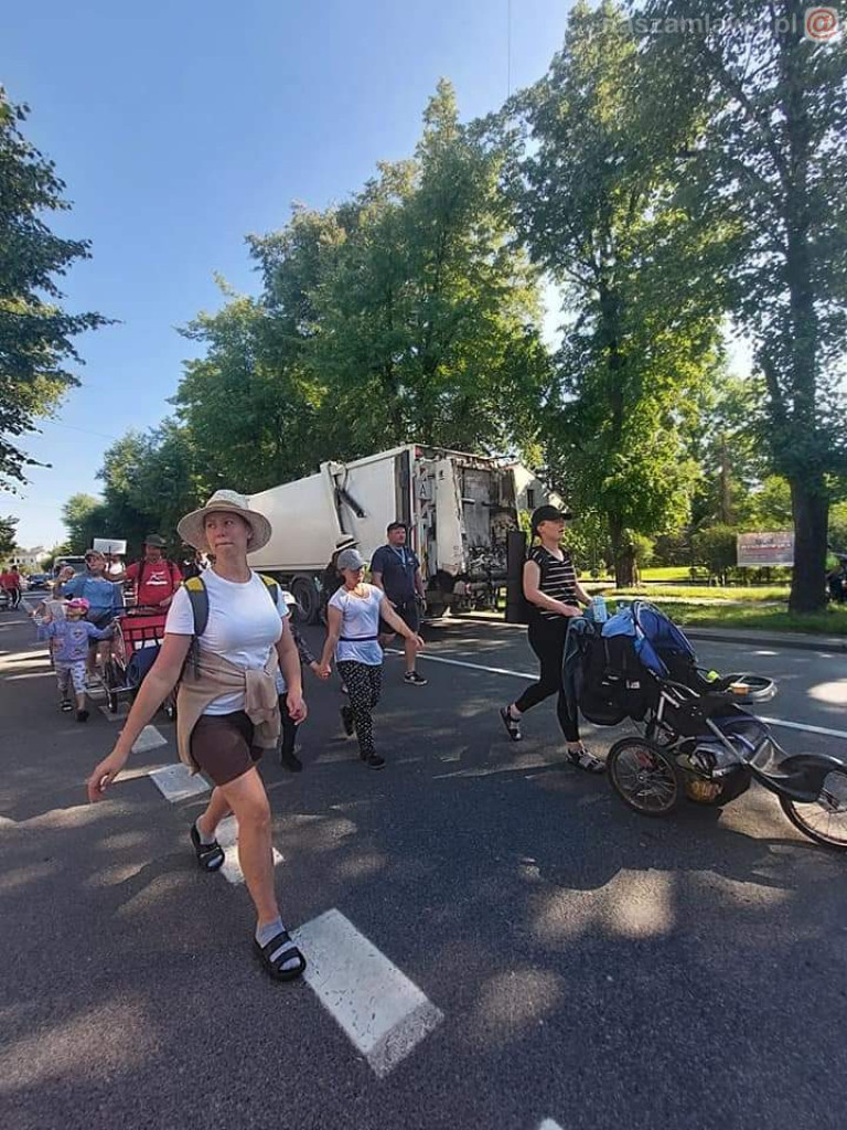 Pielgrzymi z Mławy na trasie Pielgrzymki Płockiej