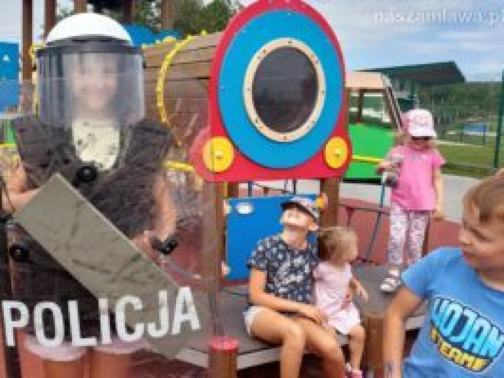 Policjanci uczą zasad bezpieczeństwa