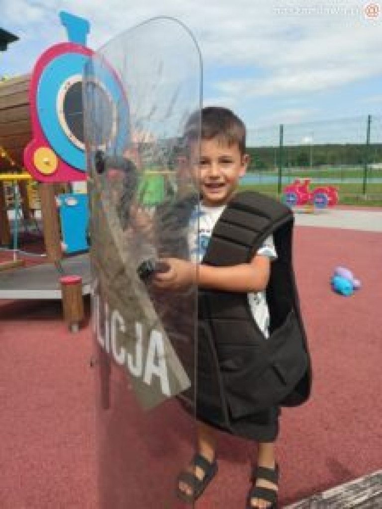 Policjanci uczą zasad bezpieczeństwa