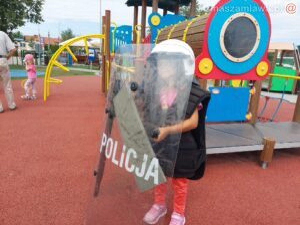 Policjanci uczą zasad bezpieczeństwa