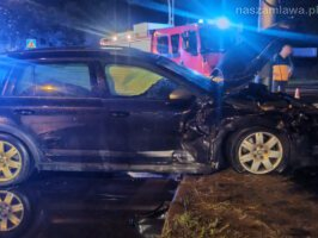 Ranne 4-letnie dziecko i dwoje dorosłych