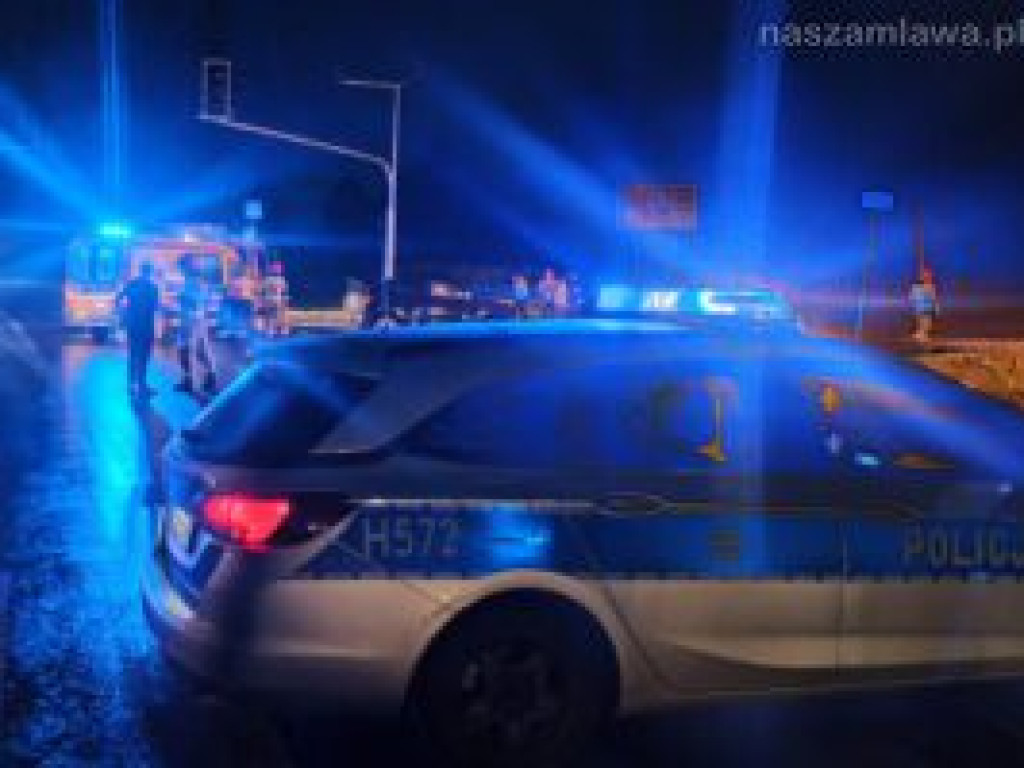 Ranne 4-letnie dziecko i dwoje dorosłych