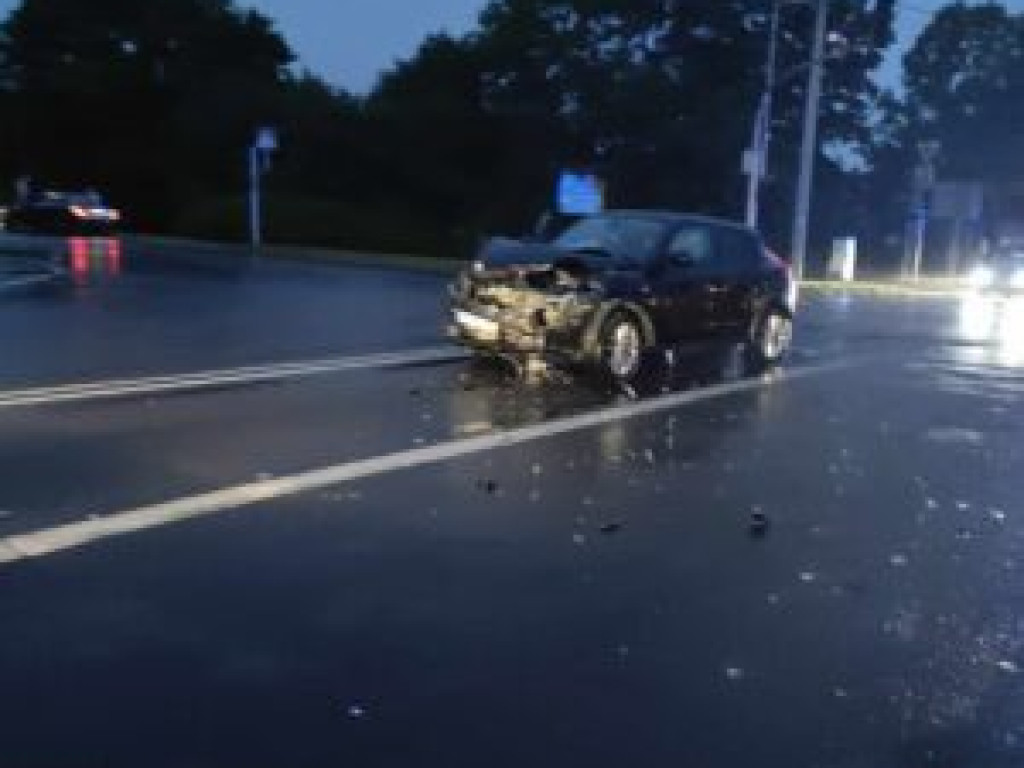 Ranne 4-letnie dziecko i dwoje dorosłych