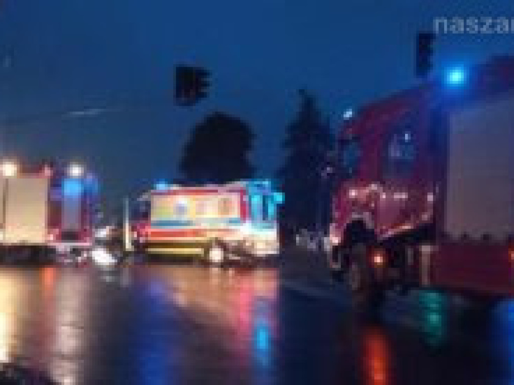 Ranne 4-letnie dziecko i dwoje dorosłych