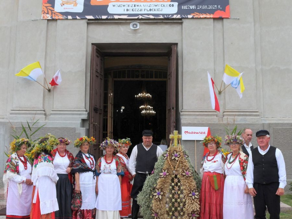 Barwny korowód z mławianami na Dożynkach Wojewódzkich [ZDJĘCIA]
