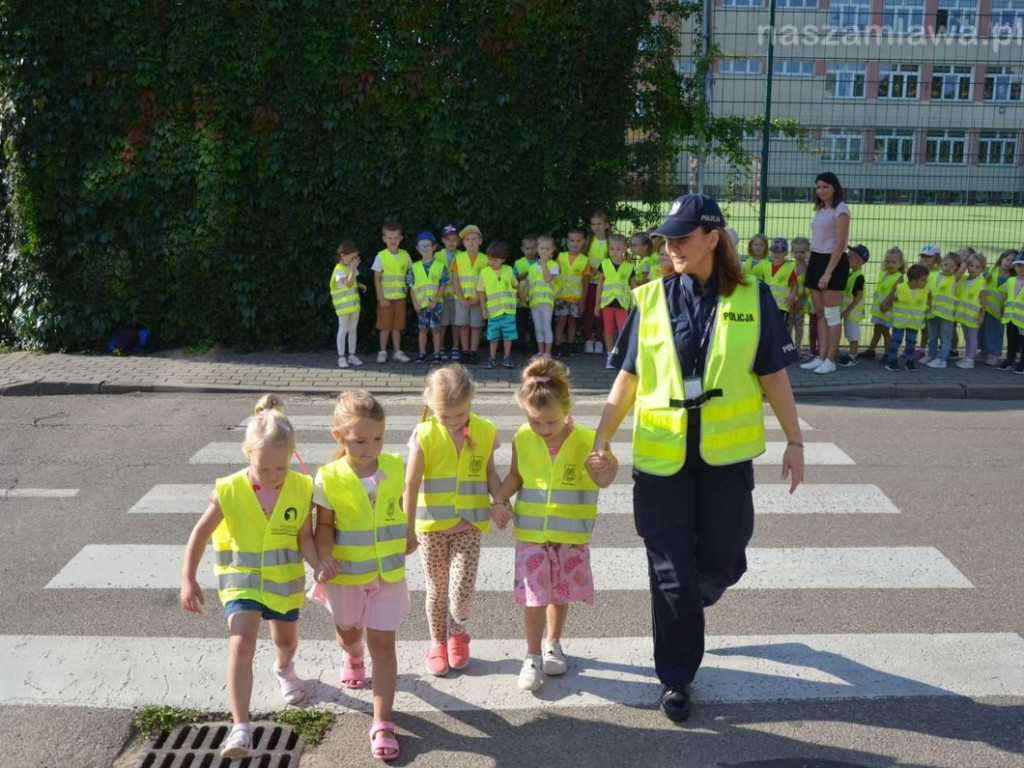 Trwają policyjne działania w rejonie szkół