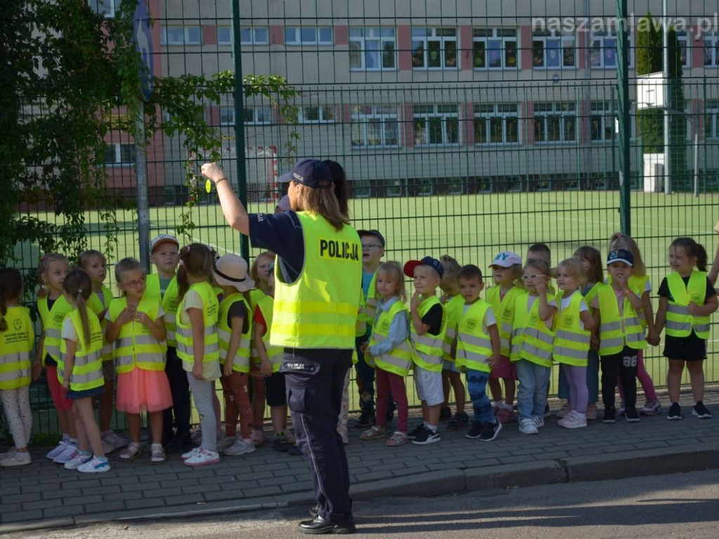 Trwają policyjne działania w rejonie szkół