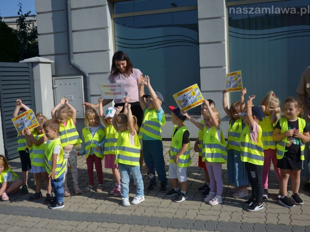 Trwają policyjne działania w rejonie szkół