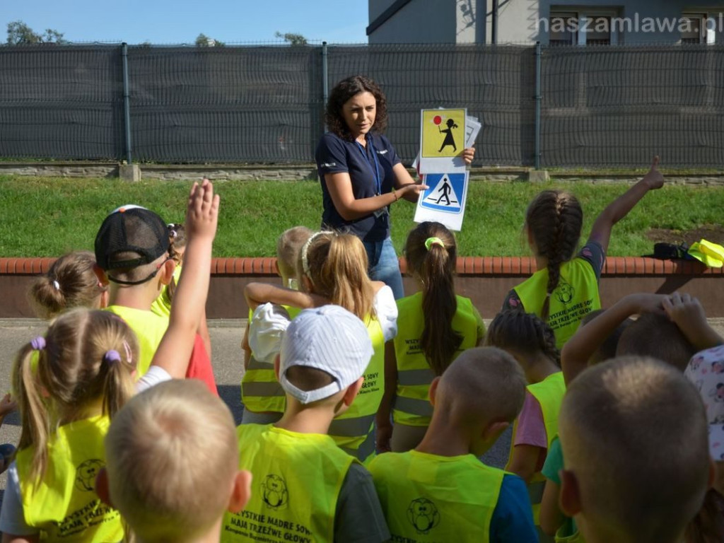 Trwają policyjne działania w rejonie szkół