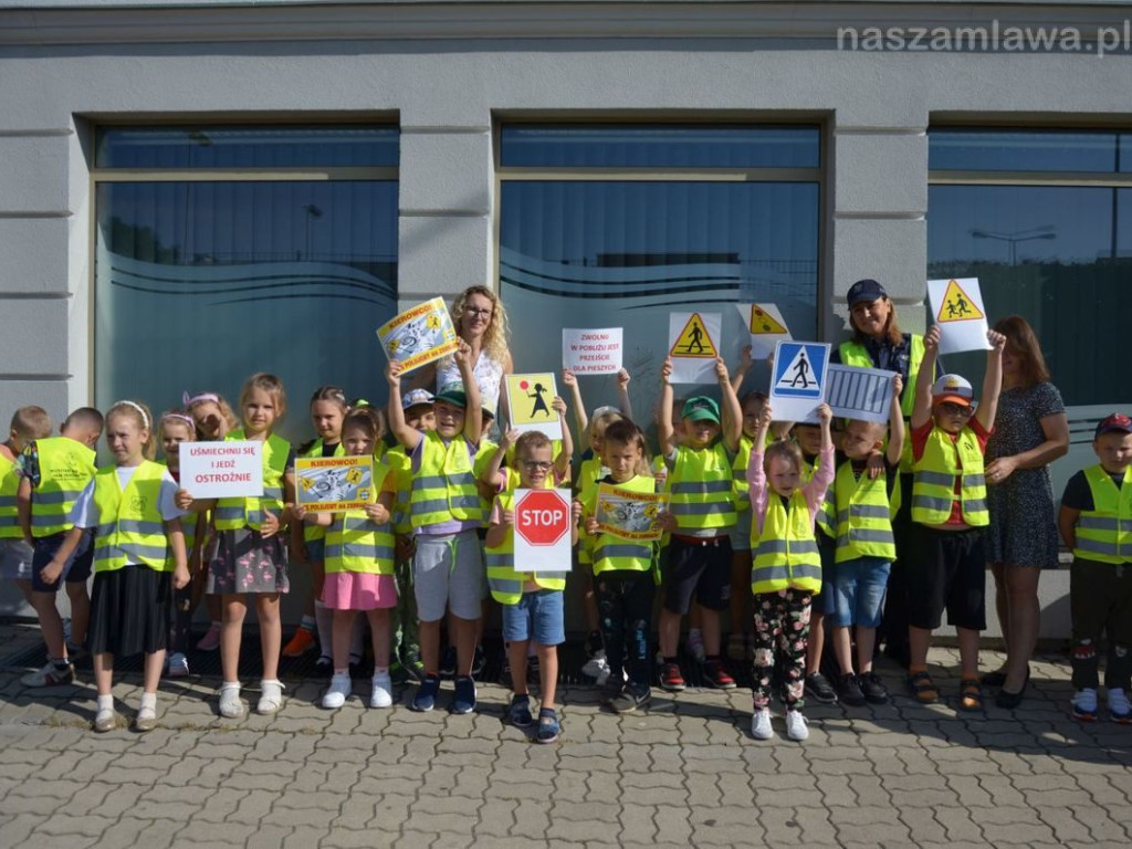 Trwają policyjne działania w rejonie szkół