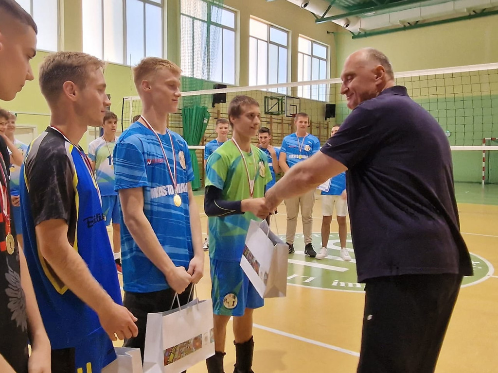 Pod siatką i pod bramką. Mławski Turniej Gier Zespołowych