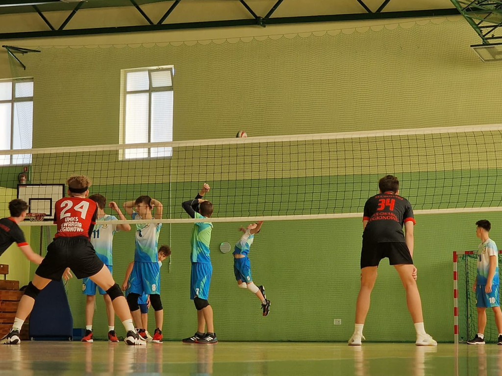 Pod siatką i pod bramką. Mławski Turniej Gier Zespołowych