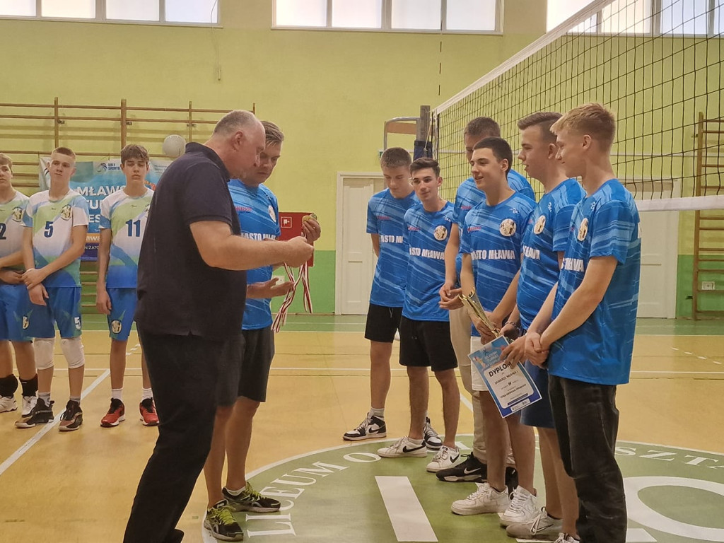 Pod siatką i pod bramką. Mławski Turniej Gier Zespołowych