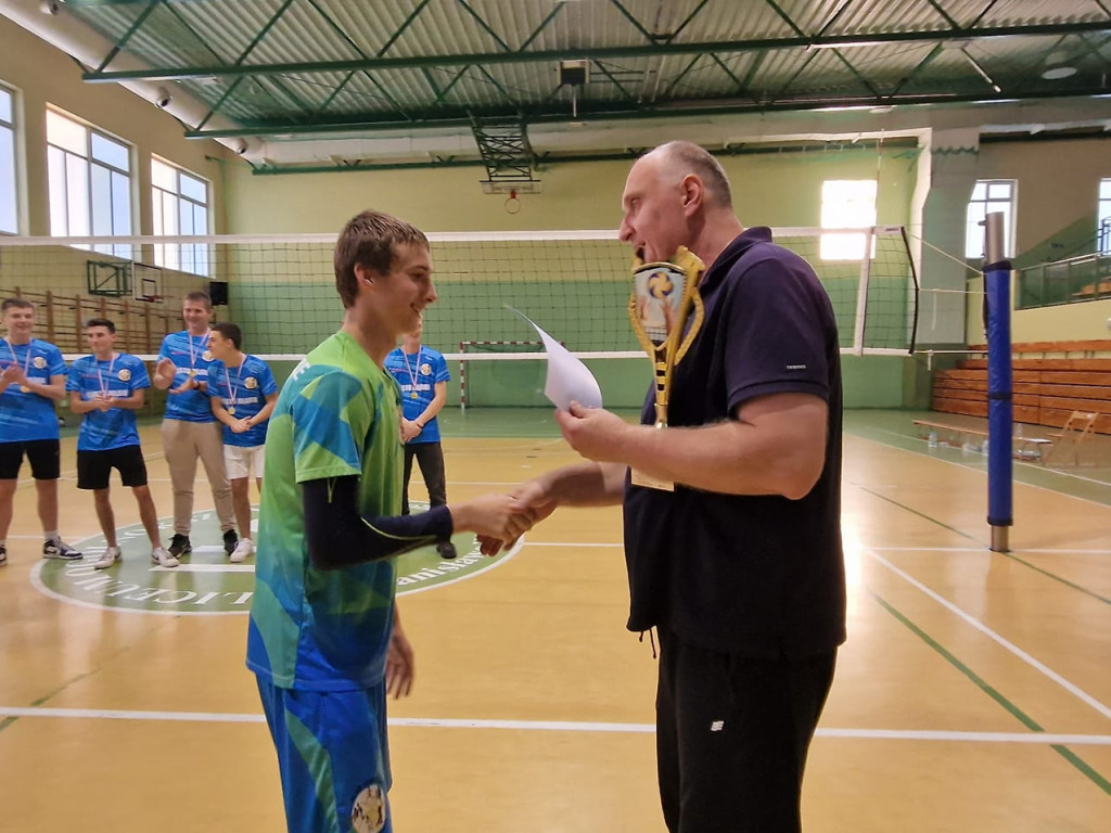 Pod siatką i pod bramką. Mławski Turniej Gier Zespołowych