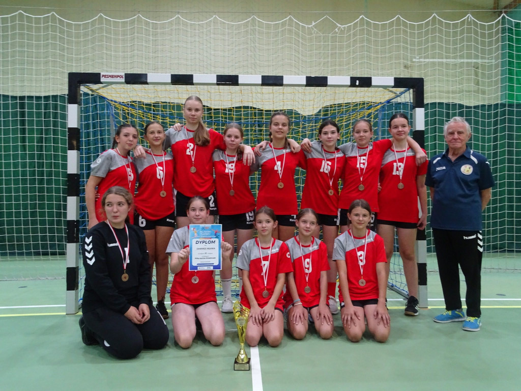 Pod siatką i pod bramką. Mławski Turniej Gier Zespołowych