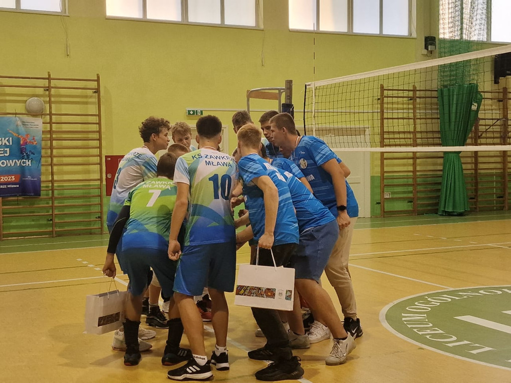 Pod siatką i pod bramką. Mławski Turniej Gier Zespołowych