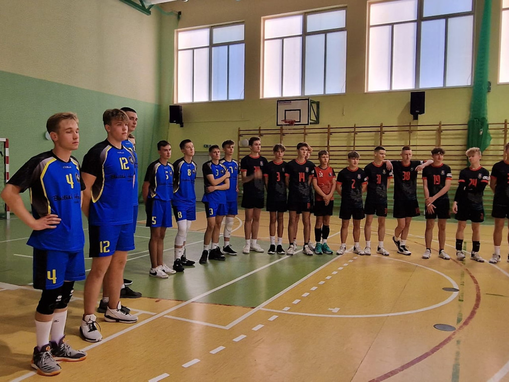 Pod siatką i pod bramką. Mławski Turniej Gier Zespołowych