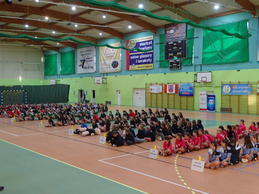Pod siatką i pod bramką. Mławski Turniej Gier Zespołowych