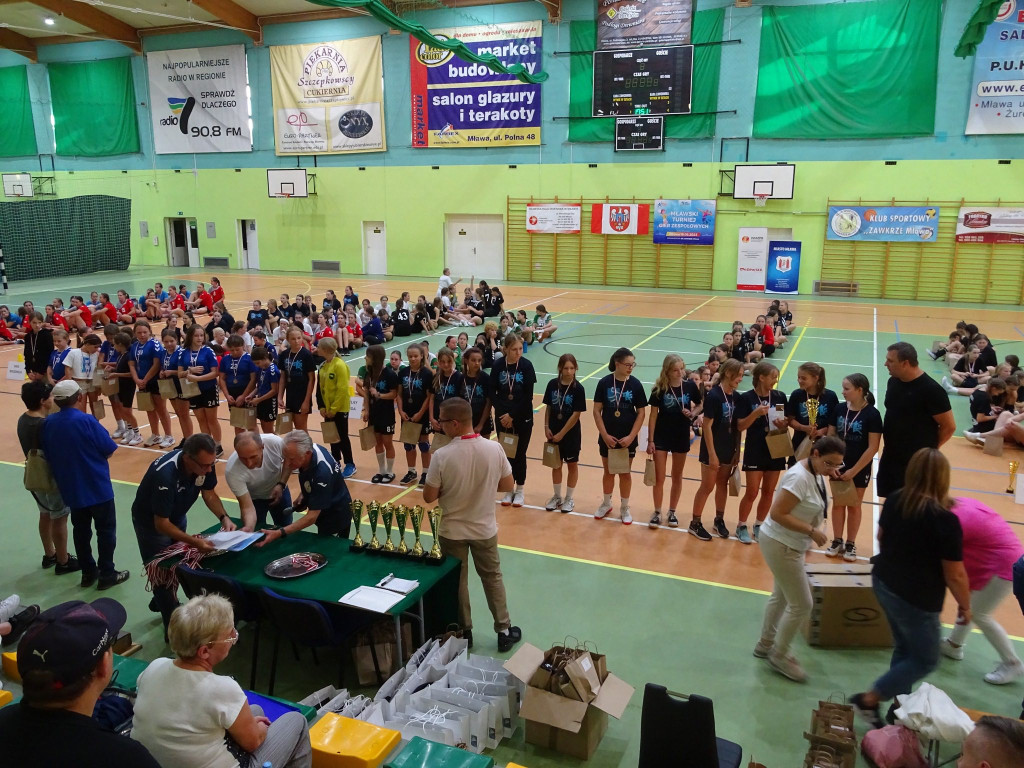 Pod siatką i pod bramką. Mławski Turniej Gier Zespołowych