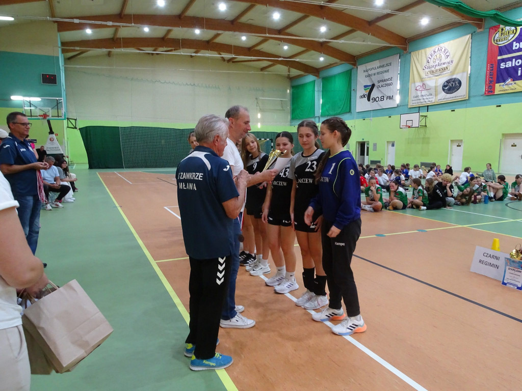 Pod siatką i pod bramką. Mławski Turniej Gier Zespołowych