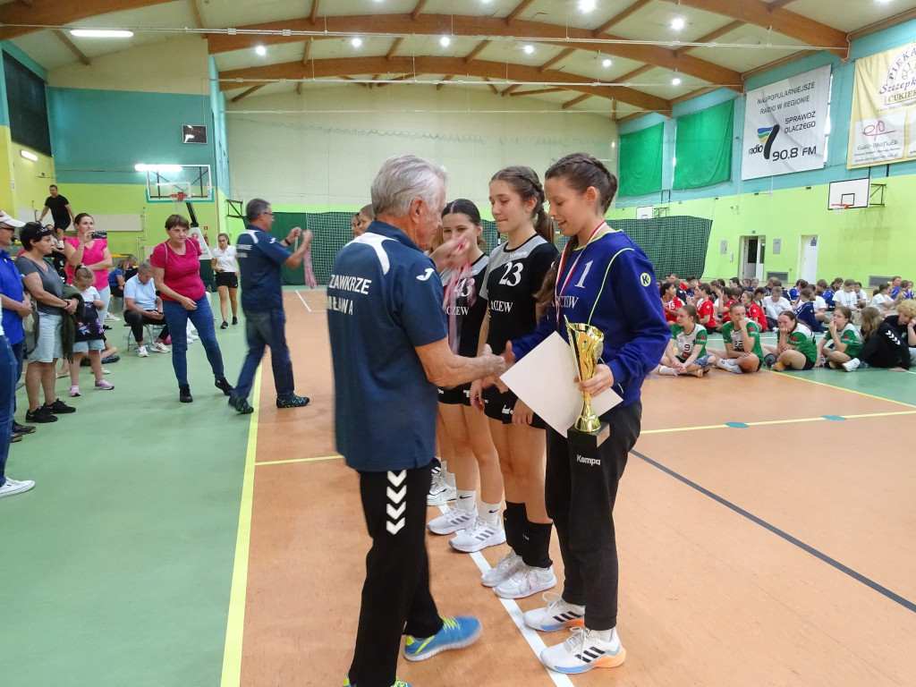 Pod siatką i pod bramką. Mławski Turniej Gier Zespołowych