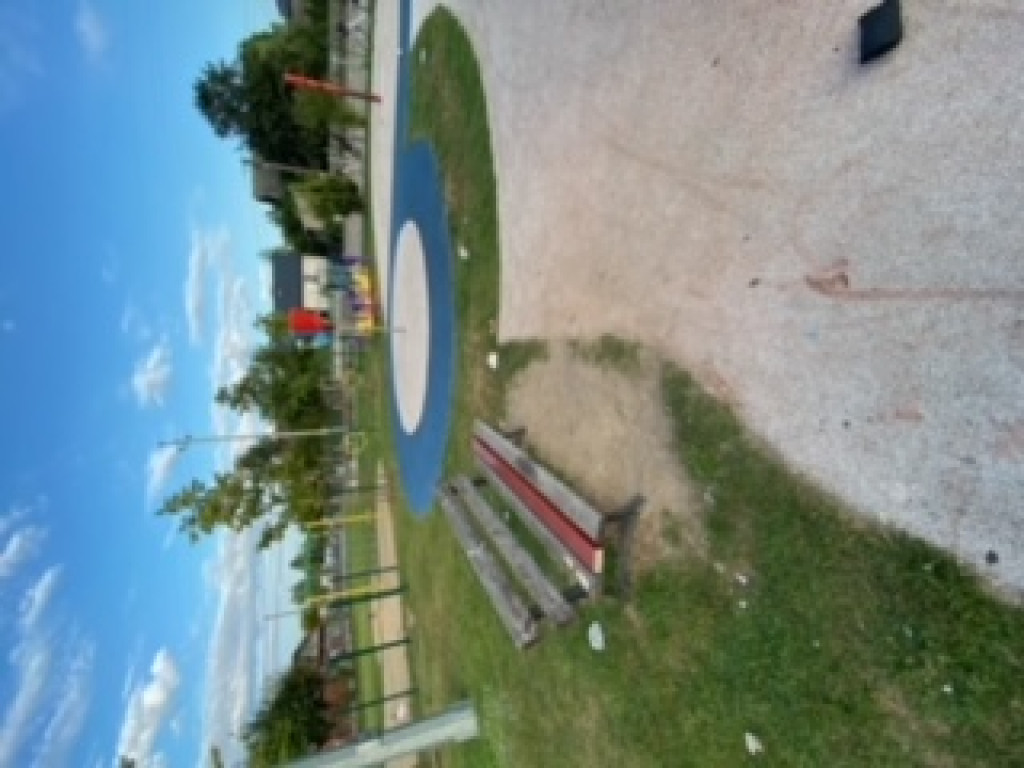 Szkła, dziurawa nawierzchnia, zdewastowane 