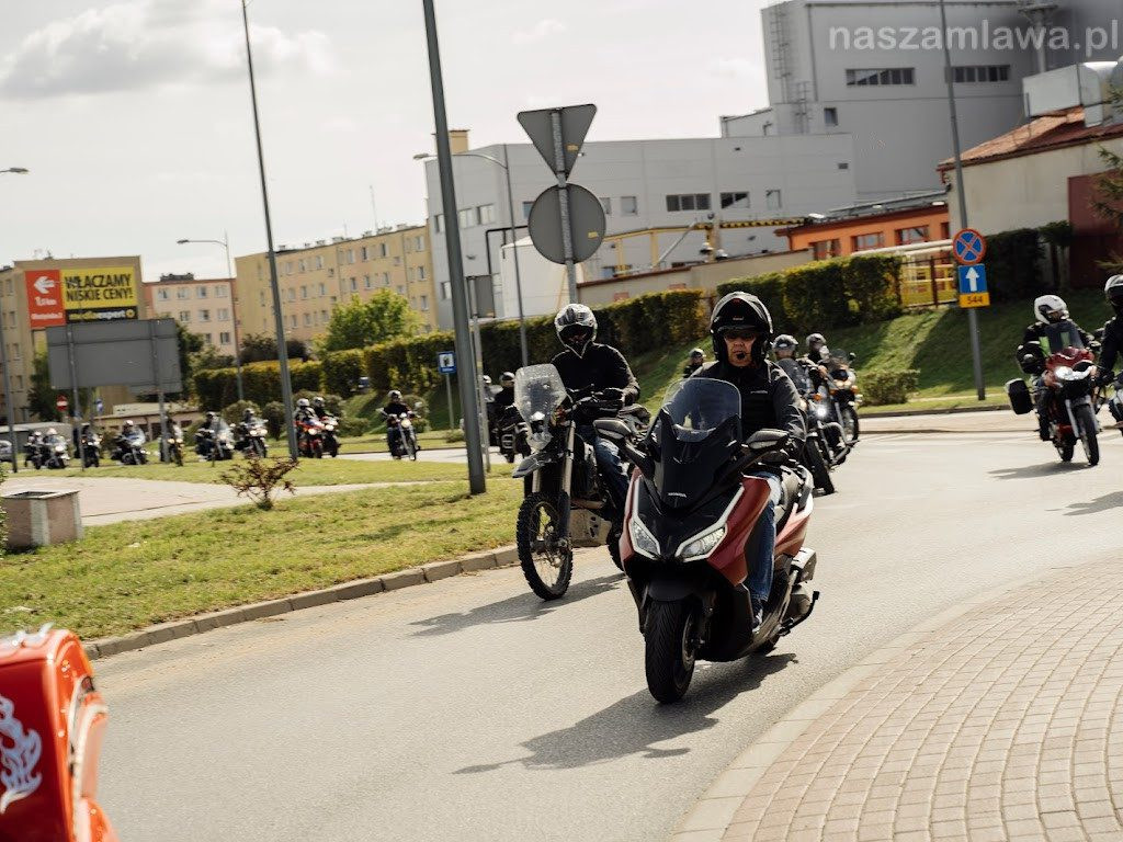 Z Mławy wyjechało prawie 80 motocykli [ZDJĘCIA]