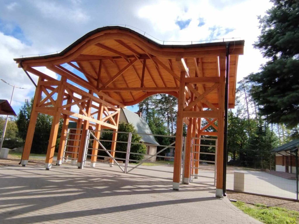 Prace przy 10-hektarowej zagrodzie dla żubrów [ZDJĘCIA]